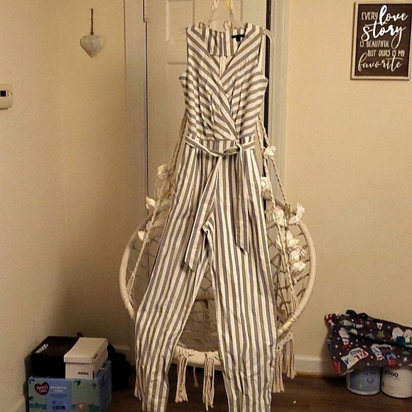 Tommy Hilfiger Grey and White striped spring time romper. Like New!! - Picture 3 of 7